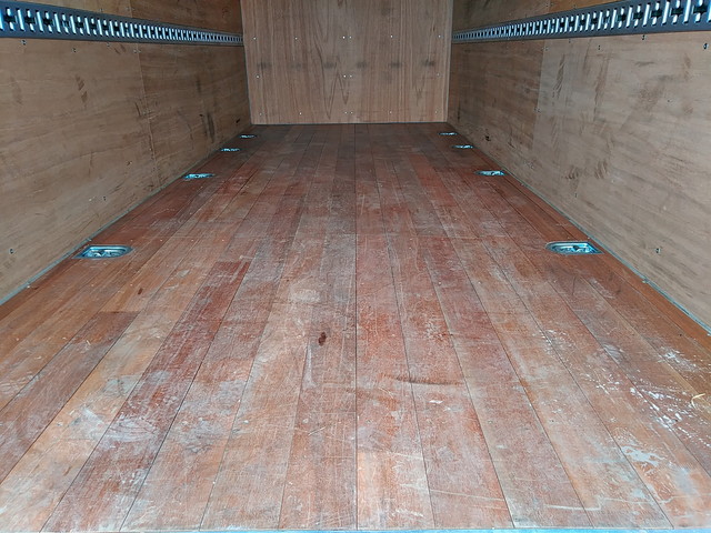 三菱ふそうキャンターアルミバン小型（2t・3t）[写真15]