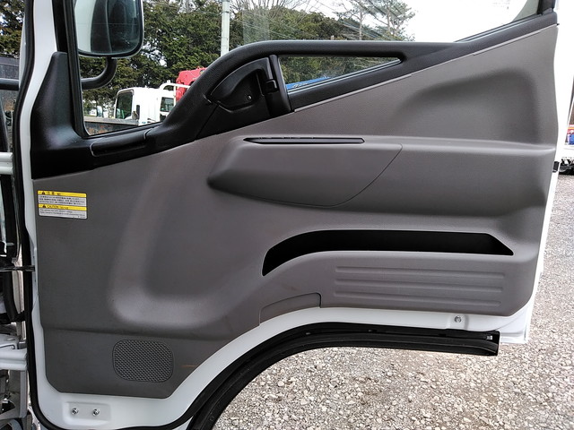三菱ふそうキャンターアルミバン小型（2t・3t）[写真29]
