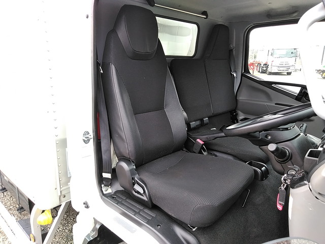 三菱ふそうキャンターアルミバン小型（2t・3t）[写真31]