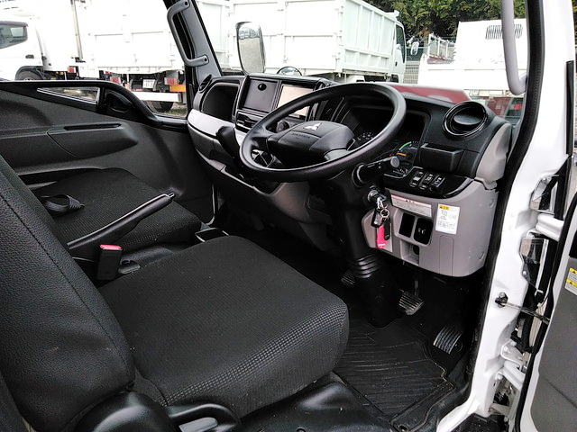 三菱ふそうキャンターアルミバン小型（2t・3t）[写真34]