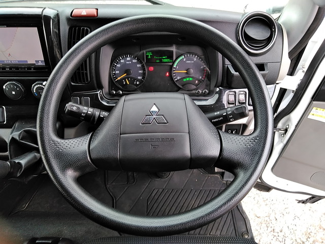 三菱ふそうキャンターアルミバン小型（2t・3t）[写真38]