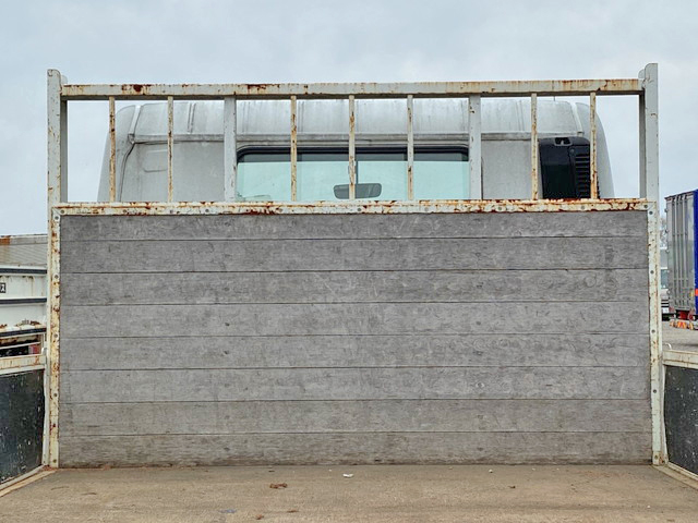 三菱ふそうキャンター平ボディ小型（2t・3t）[写真14]