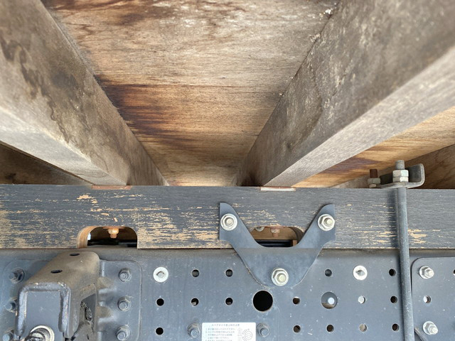 三菱ふそうキャンター平ボディ小型（2t・3t）[写真24]