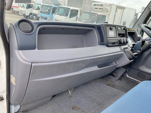 三菱ふそうキャンター平ボディ小型（2t・3t）[写真32]