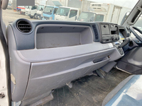 三菱ふそうキャンター平ボディ小型（2t・3t）[写真32]