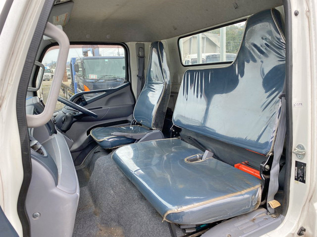 三菱ふそうキャンター平ボディ小型（2t・3t）[写真33]