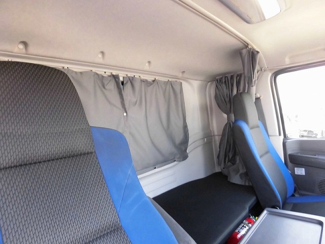 いすゞギガアルミウイング大型（10t）[写真12]