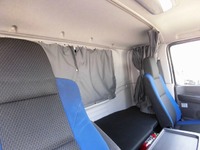 いすゞギガアルミウイング大型（10t）[写真12]