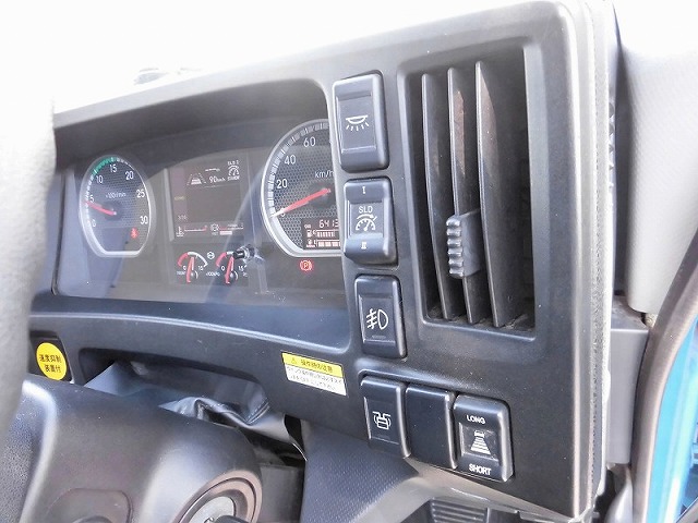 いすゞギガアルミウイング大型（10t）[写真15]