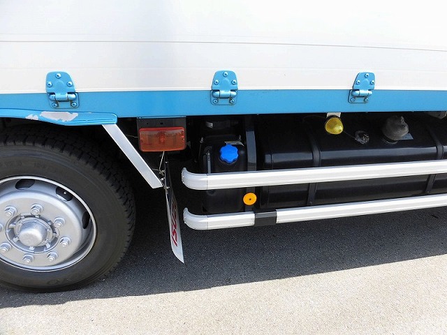 いすゞギガアルミウイング大型（10t）[写真24]