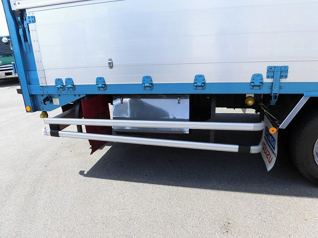 いすゞギガアルミウイング大型（10t）[写真25]