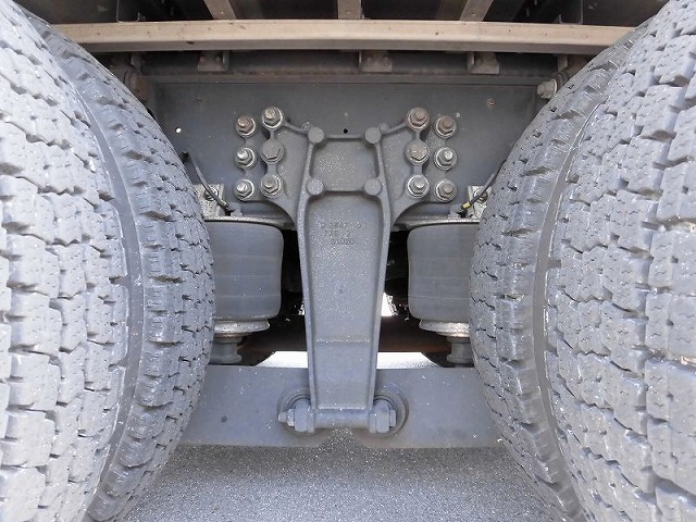 いすゞギガアルミウイング大型（10t）[写真07]