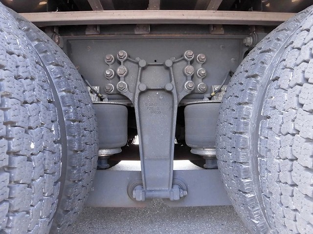 いすゞギガアルミウイング大型（10t）[写真08]