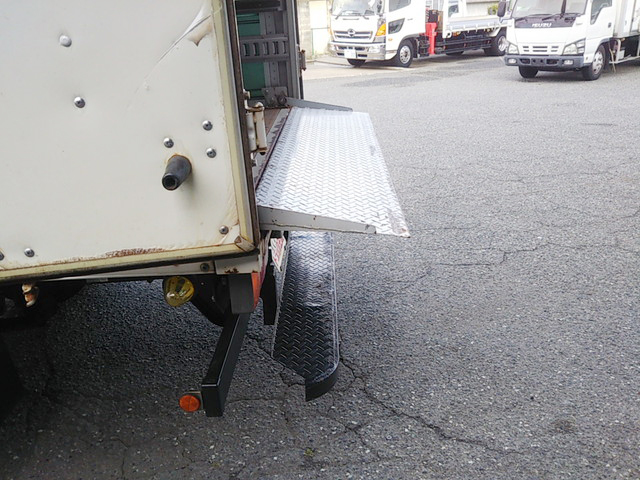 三菱ふそうキャンターアルミバン小型（2t・3t）[写真11]