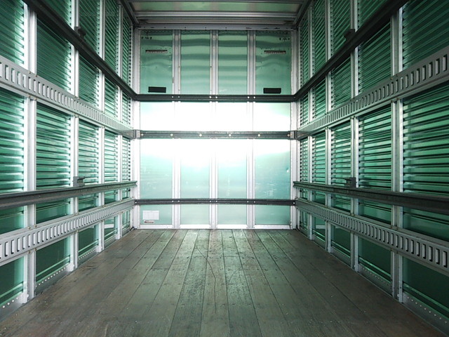 三菱ふそうキャンターアルミバン小型（2t・3t）[写真12]