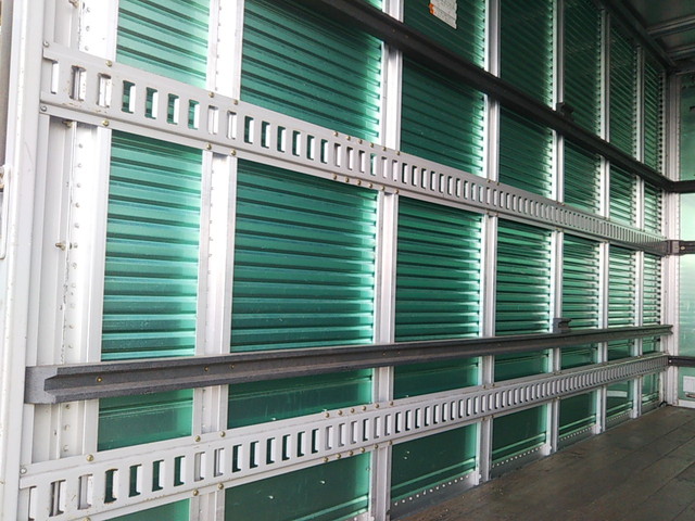 三菱ふそうキャンターアルミバン小型（2t・3t）[写真13]