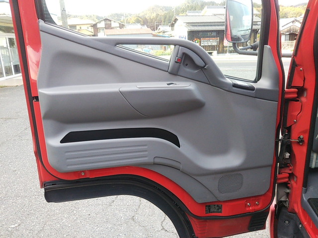 三菱ふそうキャンターアルミバン小型（2t・3t）[写真28]