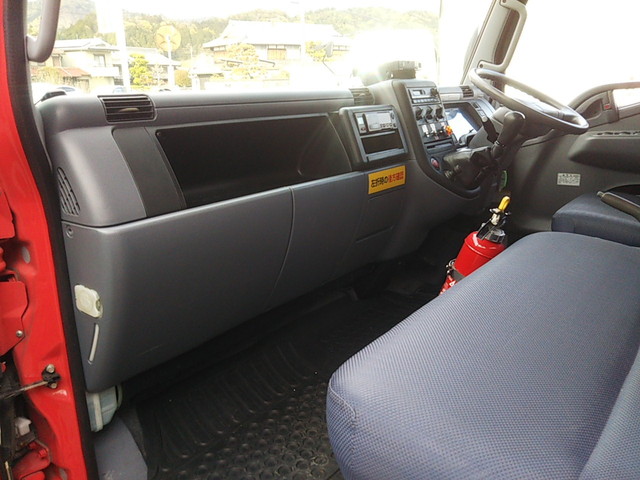 三菱ふそうキャンターアルミバン小型（2t・3t）[写真32]