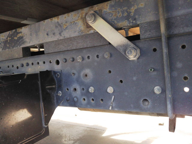 いすゞエルフカーテン車小型（2t・3t）[写真23]