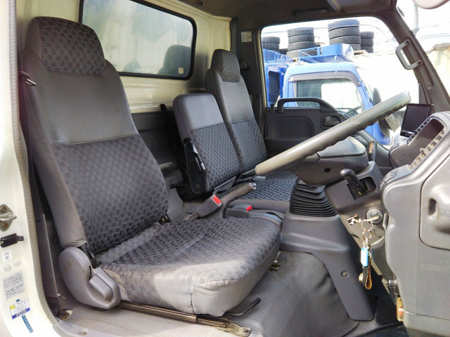 いすゞエルフカーテン車小型（2t・3t）[写真31]