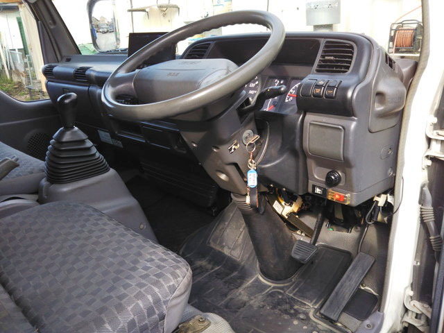 いすゞエルフカーテン車小型（2t・3t）[写真32]