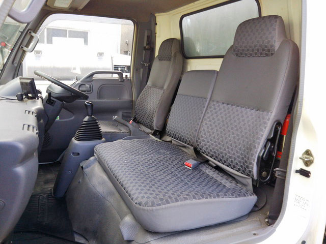 いすゞエルフカーテン車小型（2t・3t）[写真33]