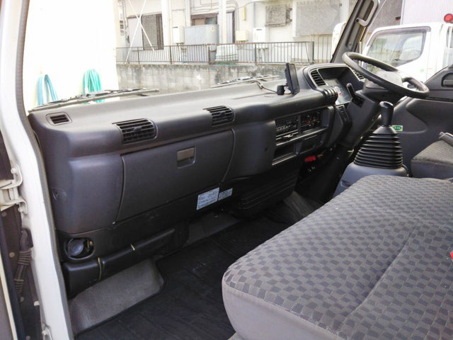 いすゞエルフカーテン車小型（2t・3t）[写真34]