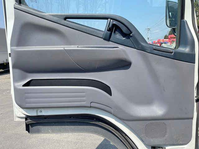 三菱ふそうキャンター平ボディ小型（2t・3t）[写真26]