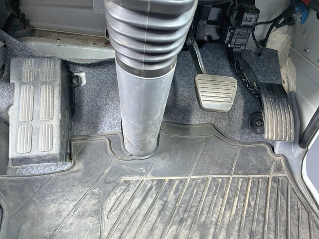 三菱ふそうキャンター平ボディ小型（2t・3t）[写真38]