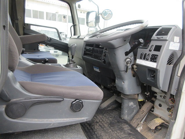 三菱ふそうファイタークレーン4段増トン（6t・8t）[写真28]