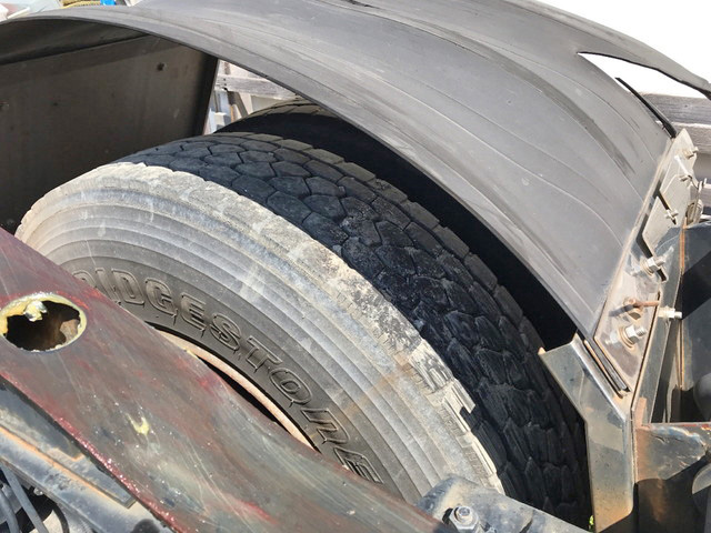 UDトラックスクオントレーラーヘッド（トラクターヘッド）大型（10t）[写真10]