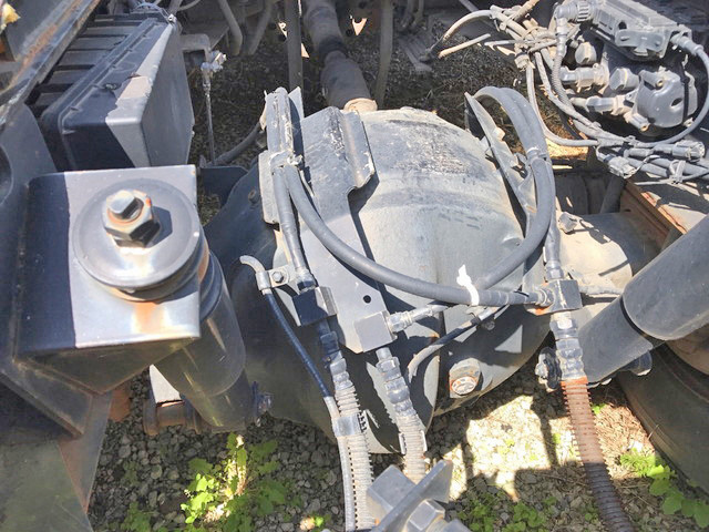 UDトラックスクオントレーラーヘッド（トラクターヘッド）大型（10t）[写真13]