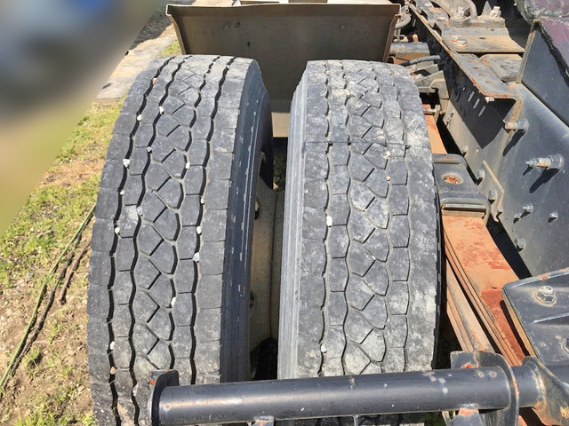 UDトラックスクオントレーラーヘッド（トラクターヘッド）大型（10t）[写真14]