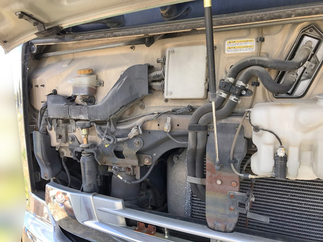 UDトラックスクオントレーラーヘッド（トラクターヘッド）大型（10t）[写真15]