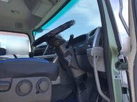 UDトラックスクオントレーラーヘッド（トラクターヘッド）大型（10t）[写真23]