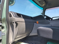 UDトラックスクオントレーラーヘッド（トラクターヘッド）大型（10t）[写真24]