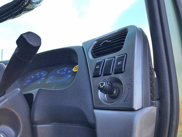 UDトラックスクオントレーラーヘッド（トラクターヘッド）大型（10t）[写真25]