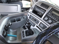 UDトラックスクオントレーラーヘッド（トラクターヘッド）大型（10t）[写真26]