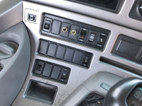 UDトラックスクオントレーラーヘッド（トラクターヘッド）大型（10t）[写真27]