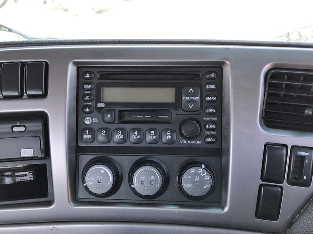 UDトラックスクオントレーラーヘッド（トラクターヘッド）大型（10t）[写真28]