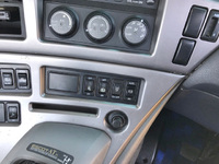 UDトラックスクオントレーラーヘッド（トラクターヘッド）大型（10t）[写真29]