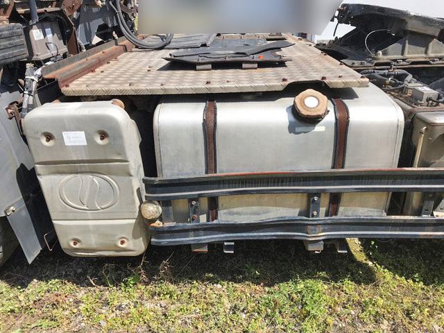 UDトラックスクオントレーラーヘッド（トラクターヘッド）大型（10t）[写真03]