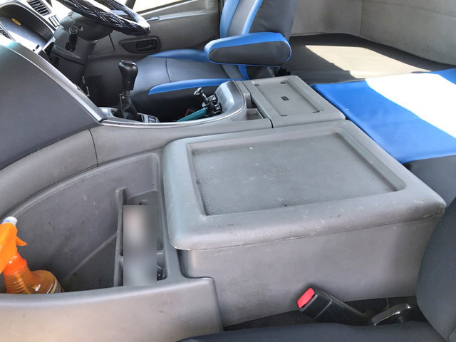 UDトラックスクオントレーラーヘッド（トラクターヘッド）大型（10t）[写真31]