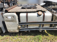 UDトラックスクオントレーラーヘッド（トラクターヘッド）大型（10t）[写真03]