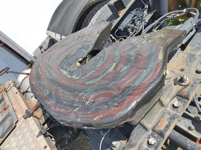 UDトラックスクオントレーラーヘッド（トラクターヘッド）大型（10t）[写真04]