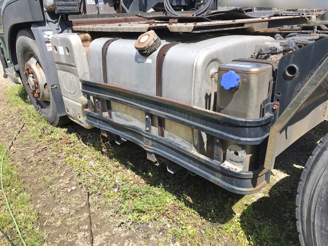 UDトラックスクオントレーラーヘッド（トラクターヘッド）大型（10t）[写真07]