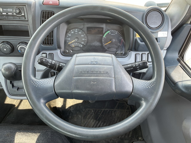 三菱ふそうキャンター平ボディ小型（2t・3t）[写真35]