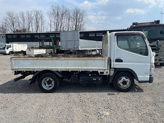 三菱ふそうキャンター平ボディ小型（2t・3t）[写真06]