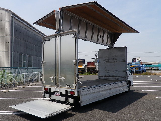 いすゞエルフアルミウイング小型（2t・3t）[写真02]