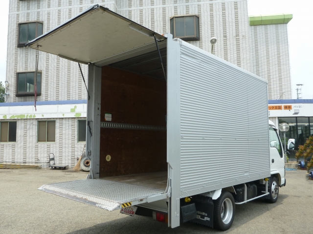 いすゞエルフアルミバン小型（2t・3t）[写真02]